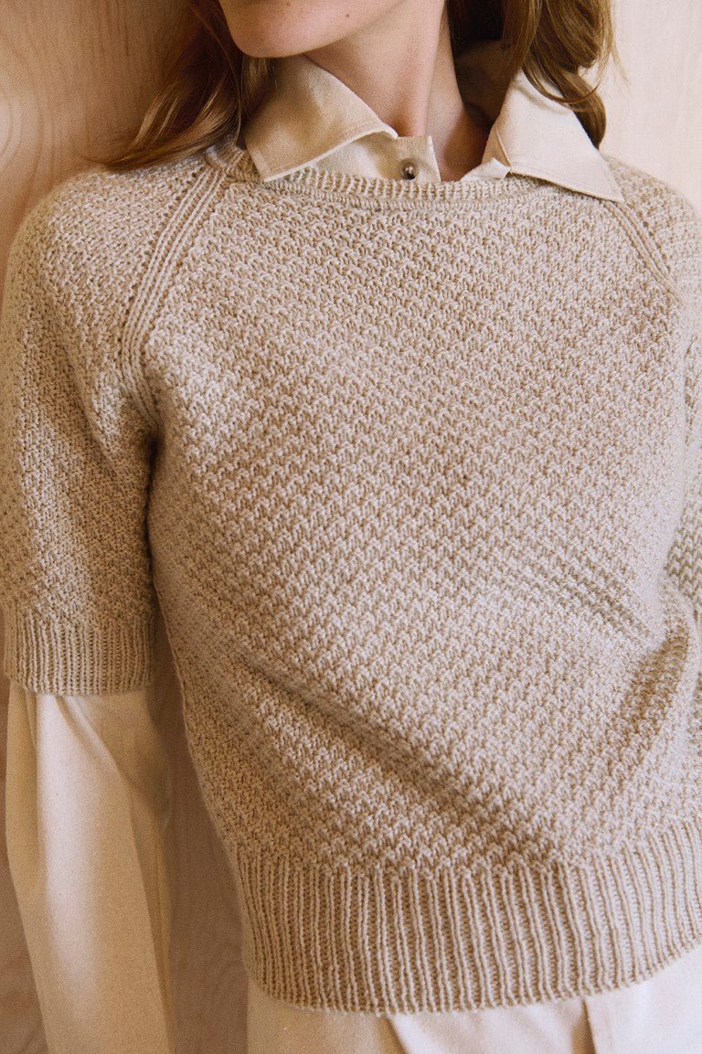 Liefde voor wol Isager Pearl Tee - een tijdloze top-down trui met raglan