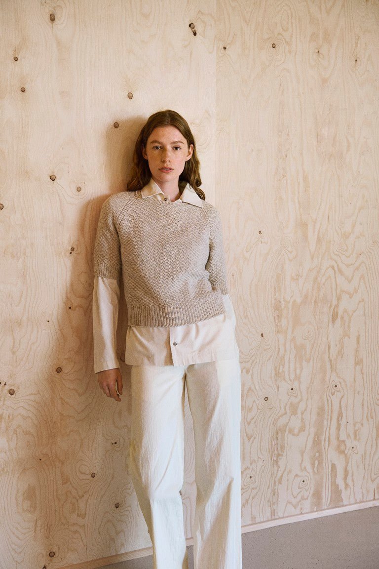 Liefde voor wol Isager Pearl Tee - een tijdloze top-down trui met raglan